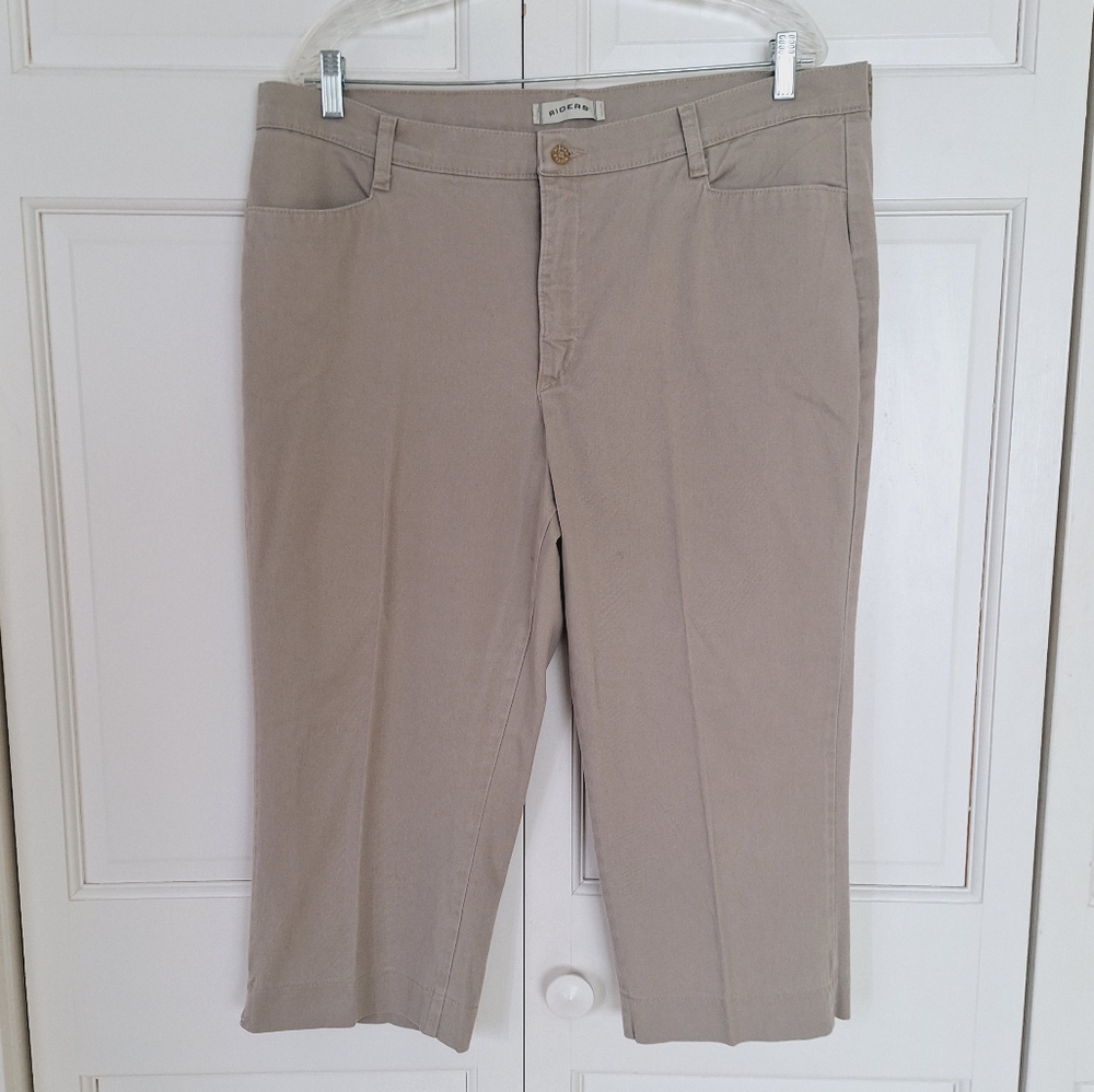 Riders tan cotton capris